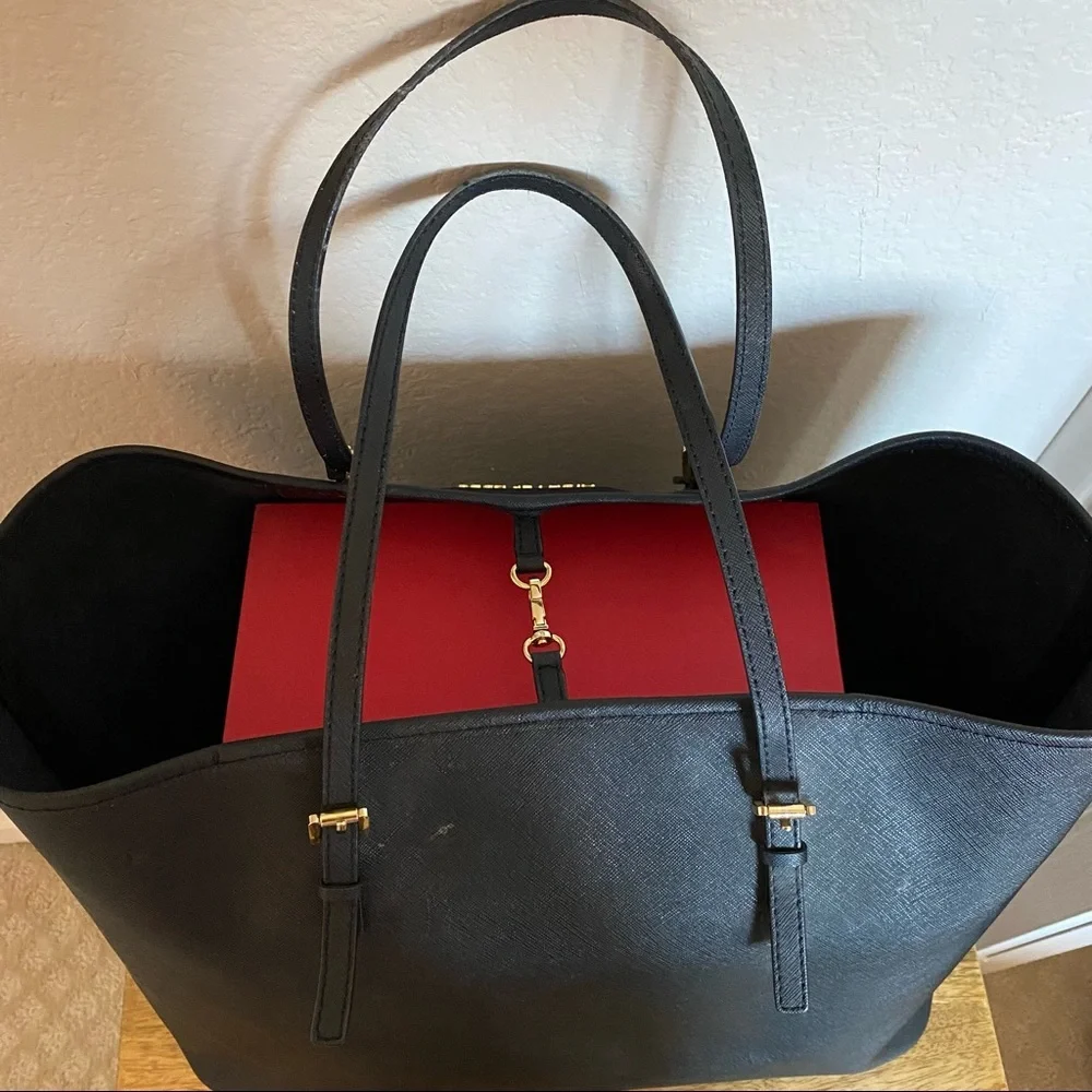 Women’s Michael Kors classic black leather tote handbag